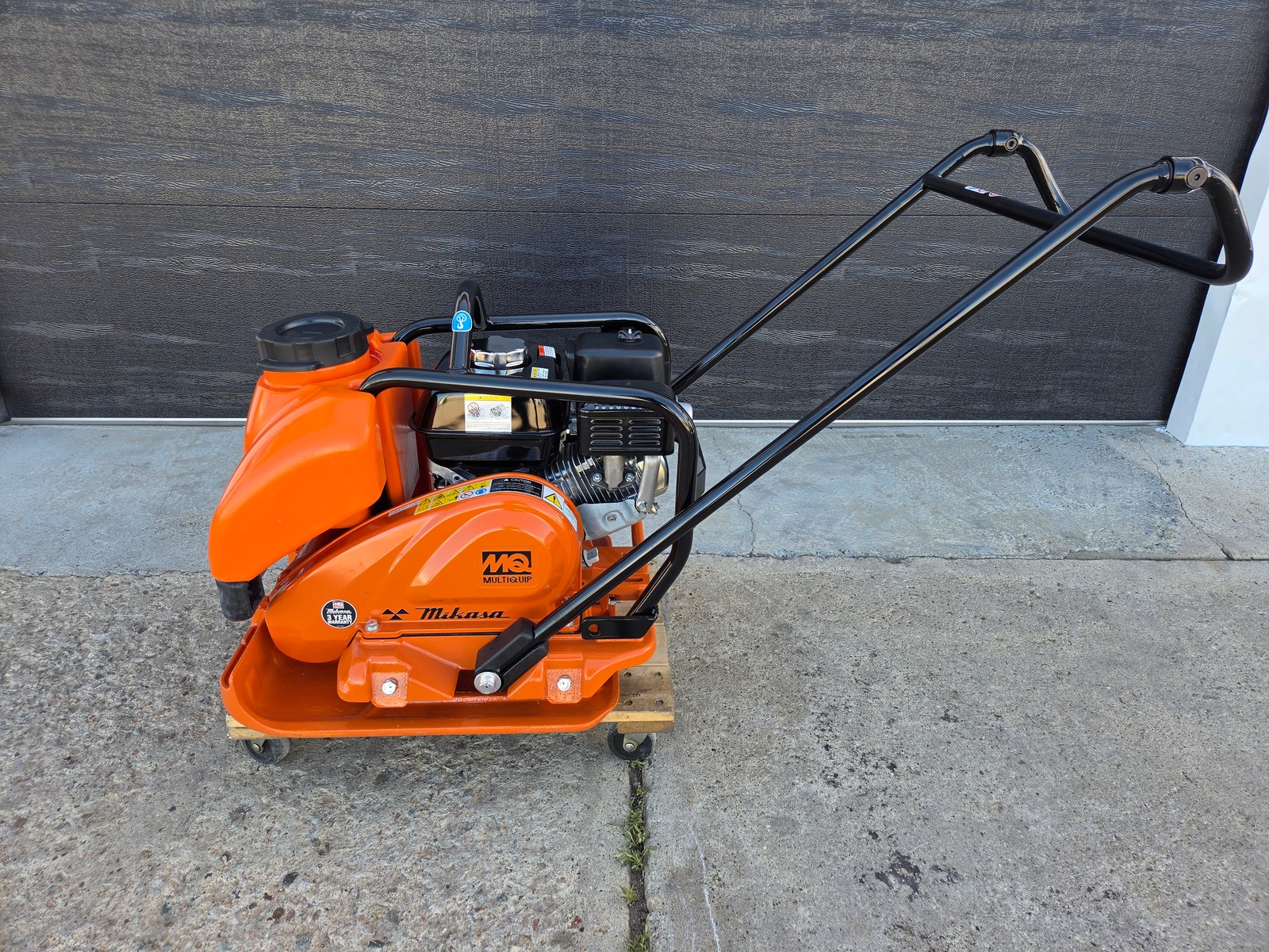MQ MVC88VTHW Plate Compactor - Full size