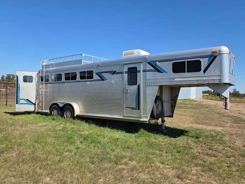 1994 4 Star Horse Trailer - Image 1